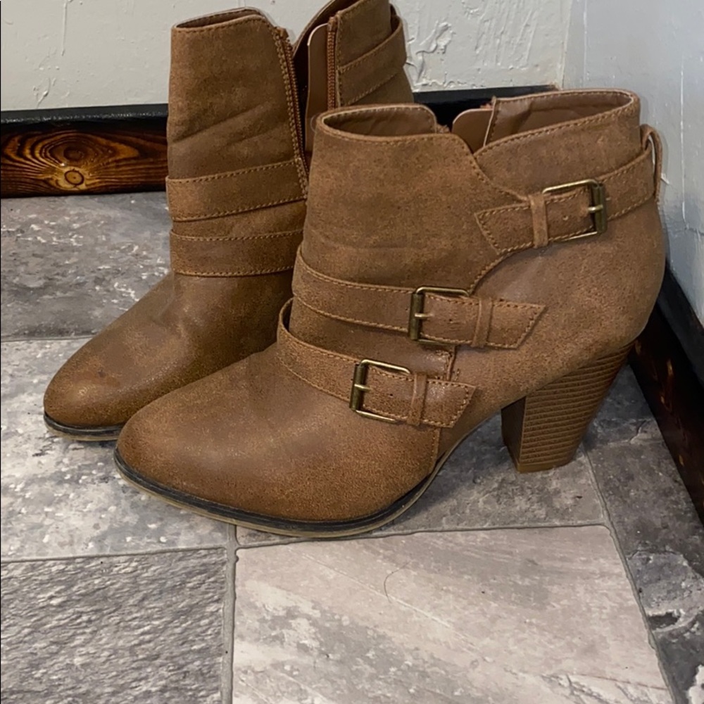 Size 9 Tan ankle boots !